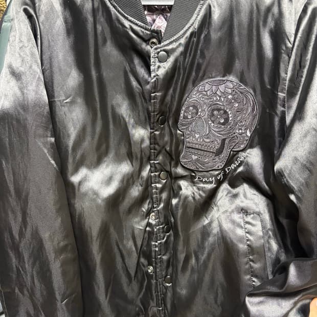 뉴에라 리버시블 스컬 항공점퍼