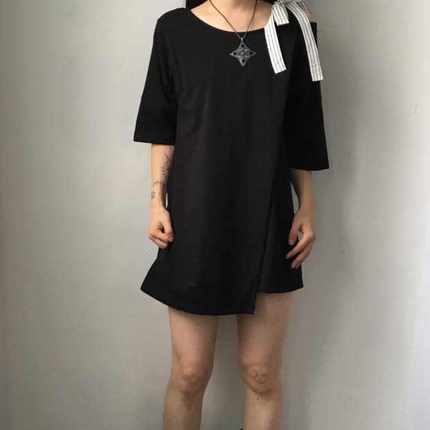 Ribbon cut off wrap point top