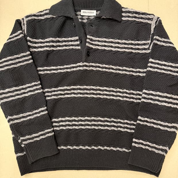 밀로 아카이브 카라 니트