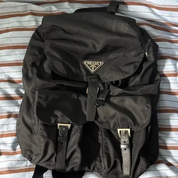 정품 프라다 백팩 미디움 사이즈