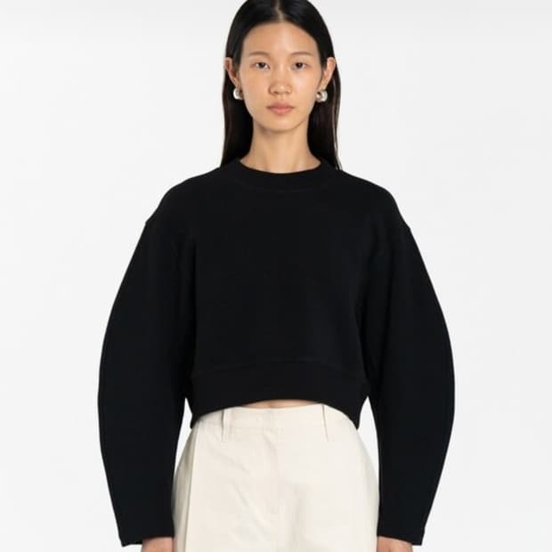 아모멘토 크롭 맨투맨 블랙