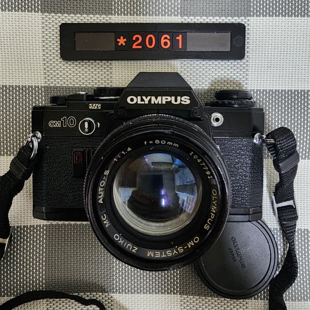 올림푸스 OM 10 블랙바디 1.4렌즈 필름카메라