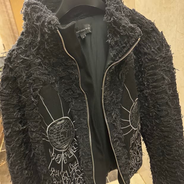 후디사이즈워 자켓 who decides war