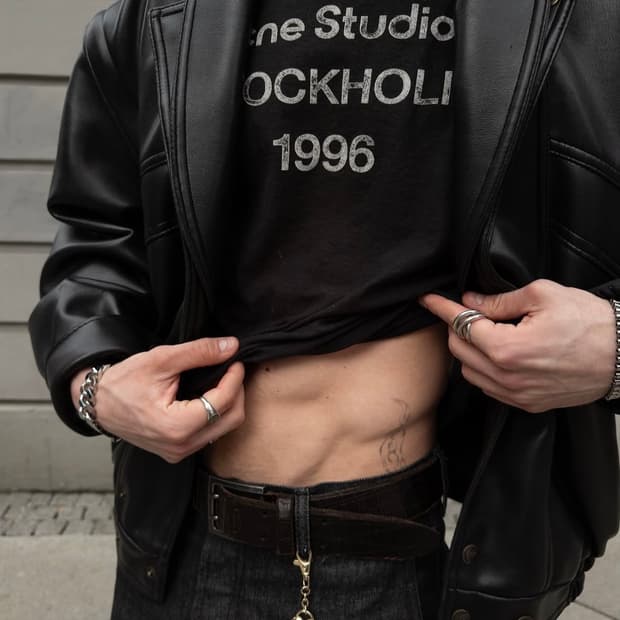 아크네 스튜디오 로고 티셔츠 페이드 블랙