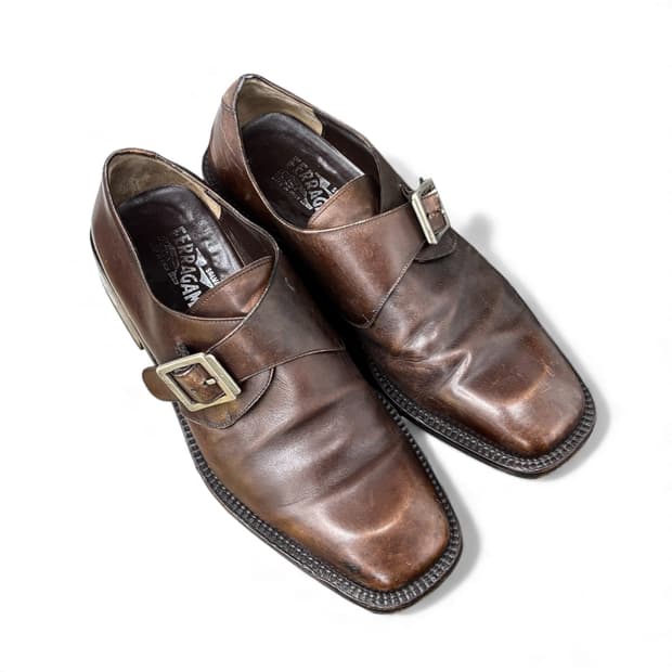 페라가모 스퀘어 토 스트랩 로퍼