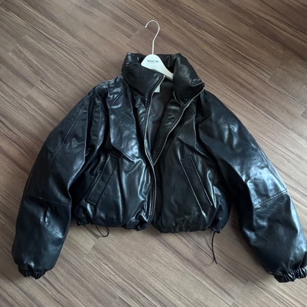 에잇세컨즈 가죽 크롭 점퍼