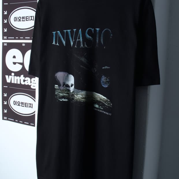 (L-XL) 더콜디스모먼트 반팔 티셔츠 에일리언 블랙 스트릿-H34613