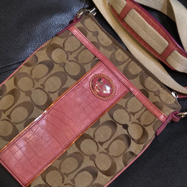 Coach 코치 베이지핑크 크로스백