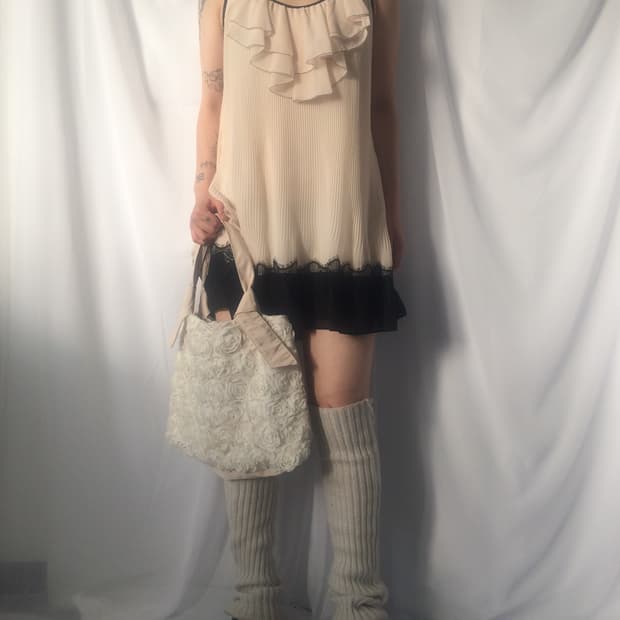 Ruffle point pleats sleeveless onepiece