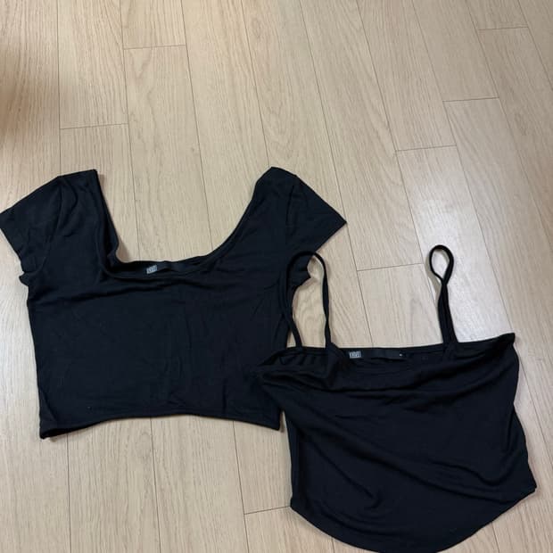 보헴서 크롭 반팔 나시