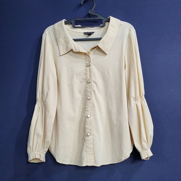 나이스클랍  소매셔링 블라우스