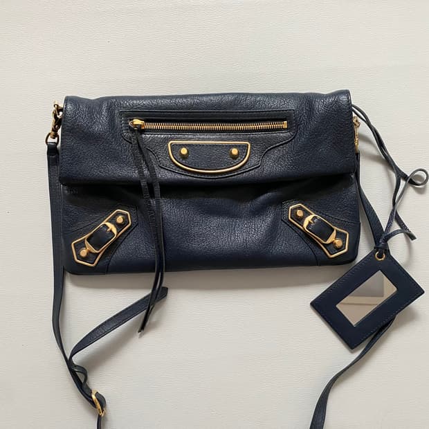 [정품] 발렌시아가 메탈릭 엣지 엔벨롭 클러치 (네이비) 390167