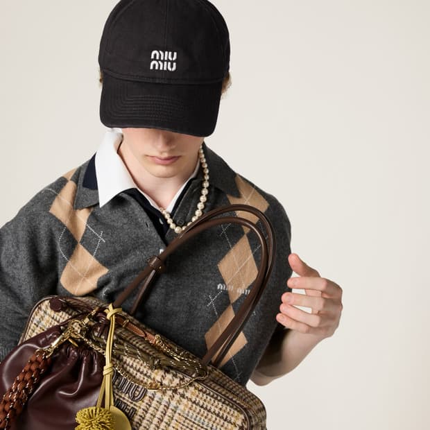 Miu Miu 베이스볼캡 블랙
