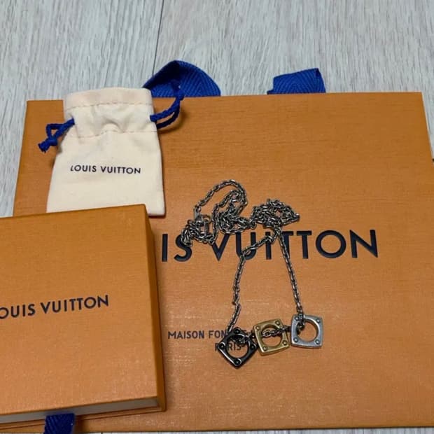 루이비통 볼트목걸이