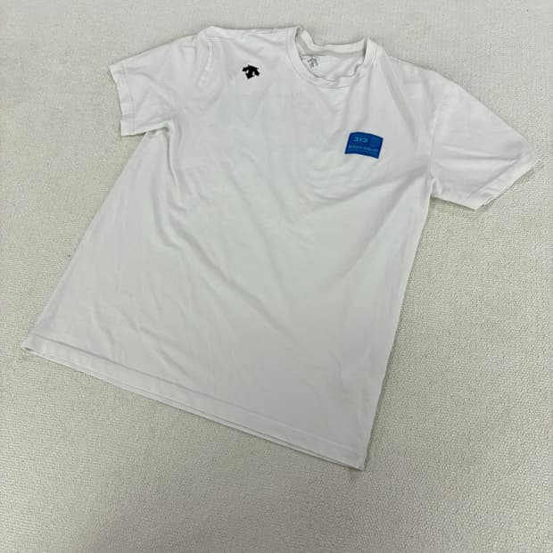 데상트 반팔티 화이트 