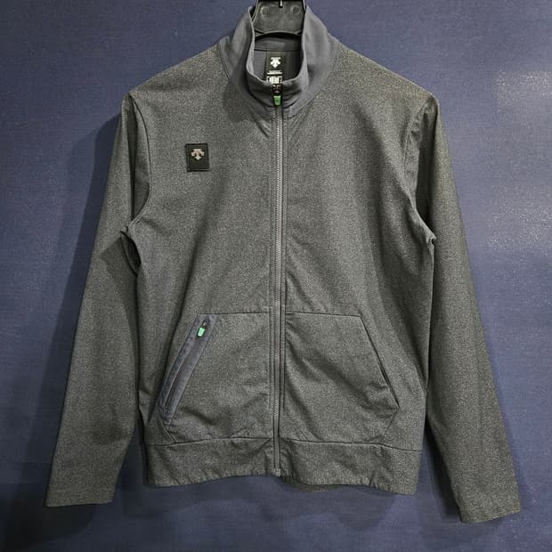 데상트 다크그레이 남성 슬림핏 105 집업자켓 