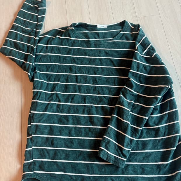 스트라이프 초록 티셔츠