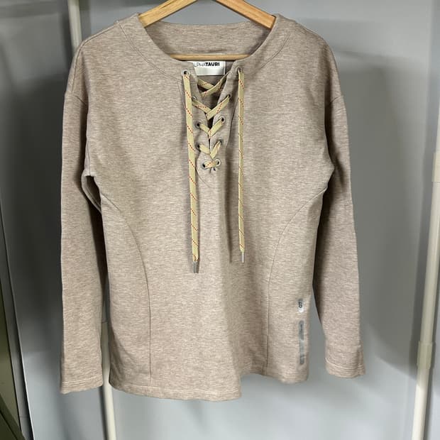 알파타우리 레이스업 풀오버