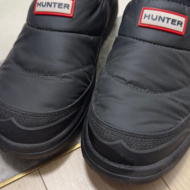 인앤아웃 푸퍼 니트 커프 부츠