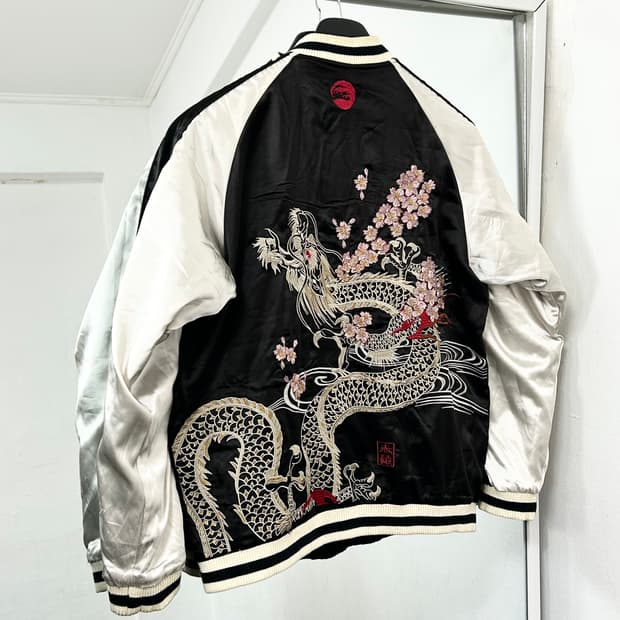 리버시블 자수 벨벳 스카쟌 자켓