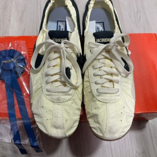 자크뮈스 문슈즈 누아르 275 팝니다.