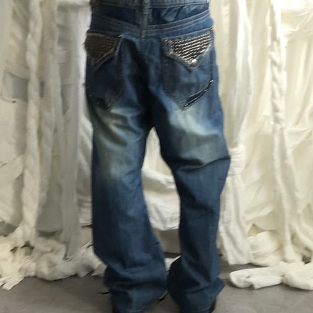 Back pocket stud point denim pants
