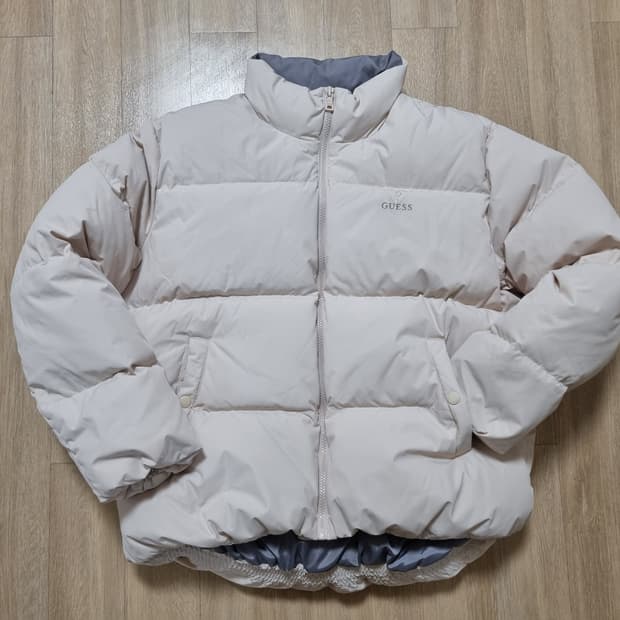 게스 아이보리 덕다운 푸퍼