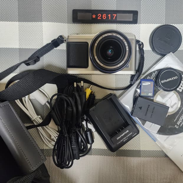 올림푸스 E-P1 디지털카메라 실버바디 가방세트