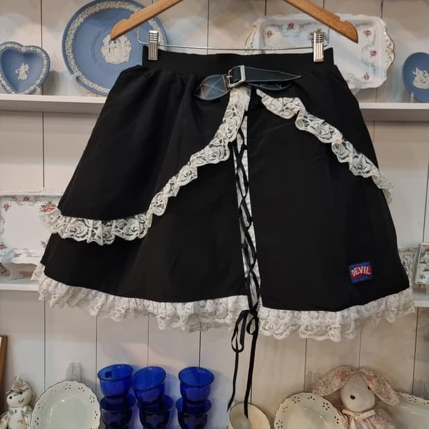 고딕 레이스업 프릴 스커트
