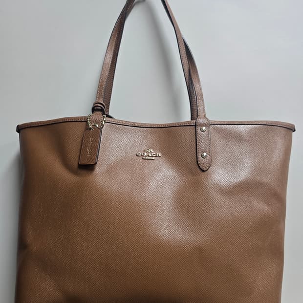 코치 양면 숄더백