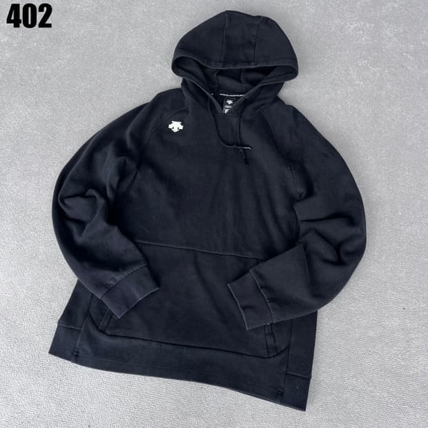 데상트 블랙 후드티 