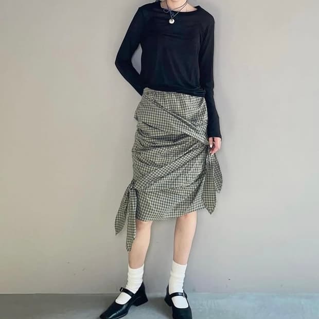 LEINWANDE 라인반드 스커트