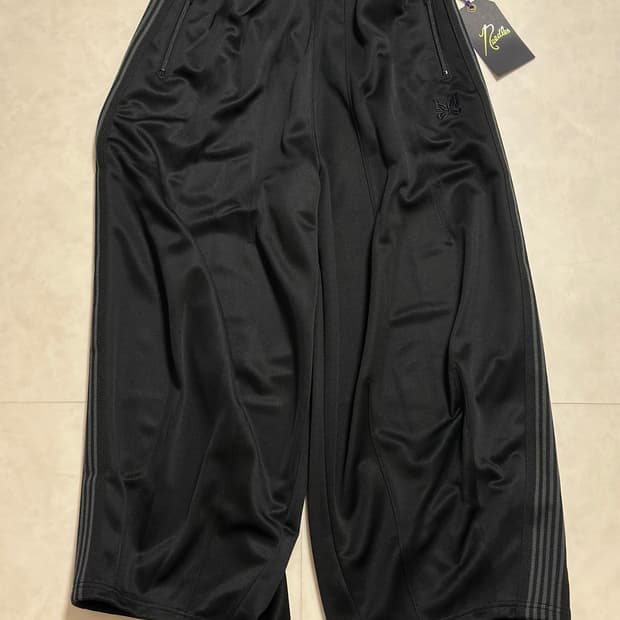 니들스 HD트랙팬츠 블랙