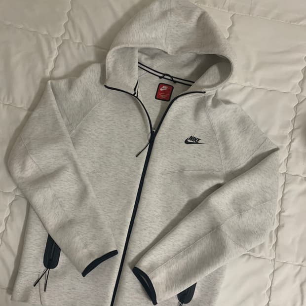 나이키 테크팩 화이트