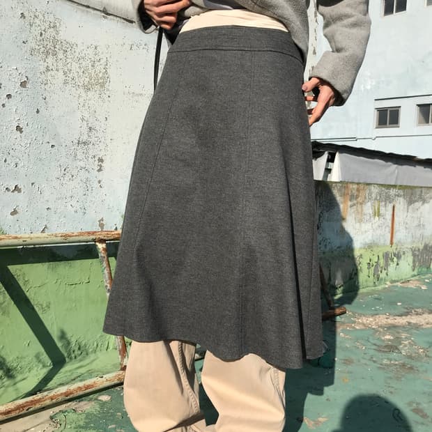 그레이 미디 스커트