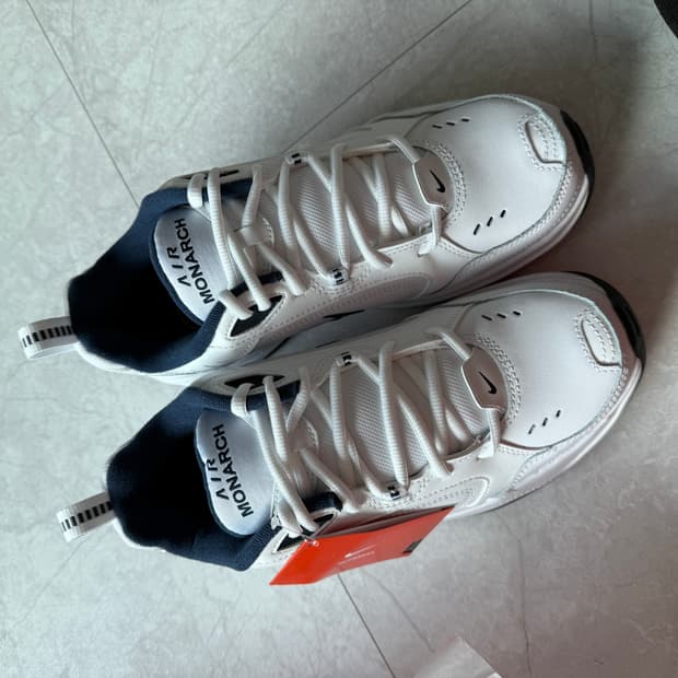 나이키 에어 모나크 새제품