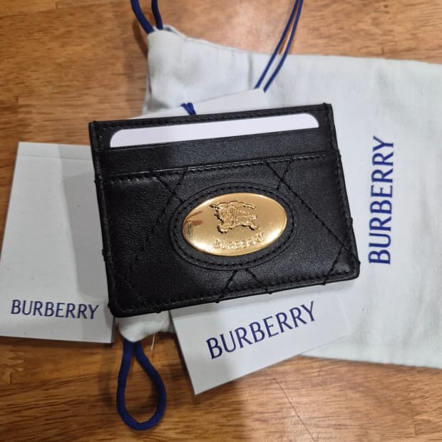 새상품/풀셋) 25시즌 버버리 스트랜드 퀼팅 가죽 카드 케이스 (블랙)