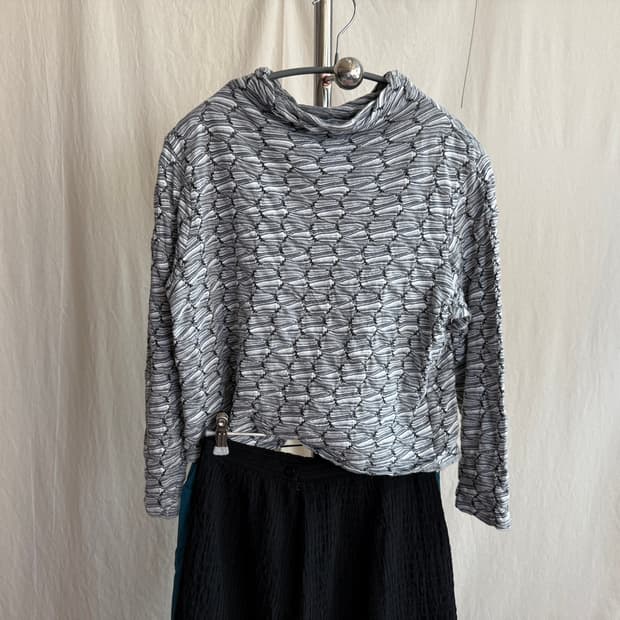 니트 패턴 플리츠 롱슬리브 (JPN)