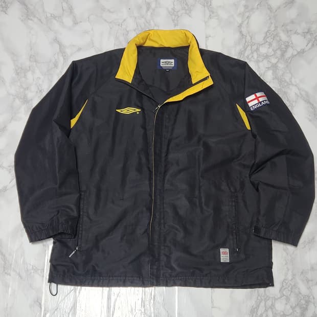 엄브로 잉글랜드 00s 바람막이 검노 자켓
