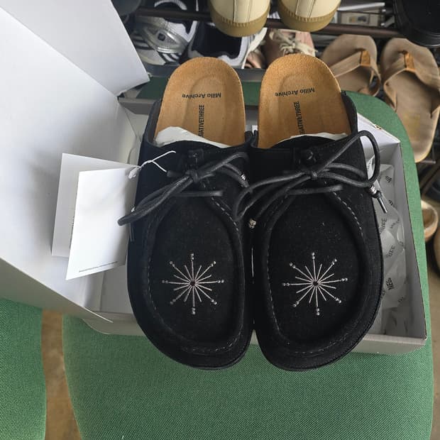 밀로 아카이브 X 네거티브쓰리 크레센도 데저트 뮬 블랙