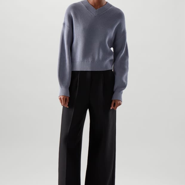 COS 코스 브이넥 니트