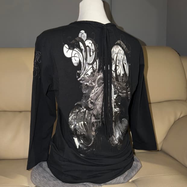 back printing v-neck sleeve top