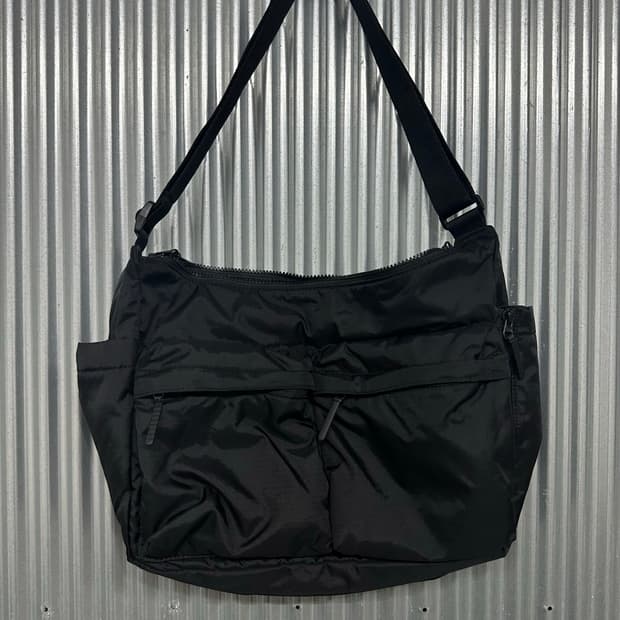 [FREE] 유니클로 멀티포켓 숄더백 UNIQLO