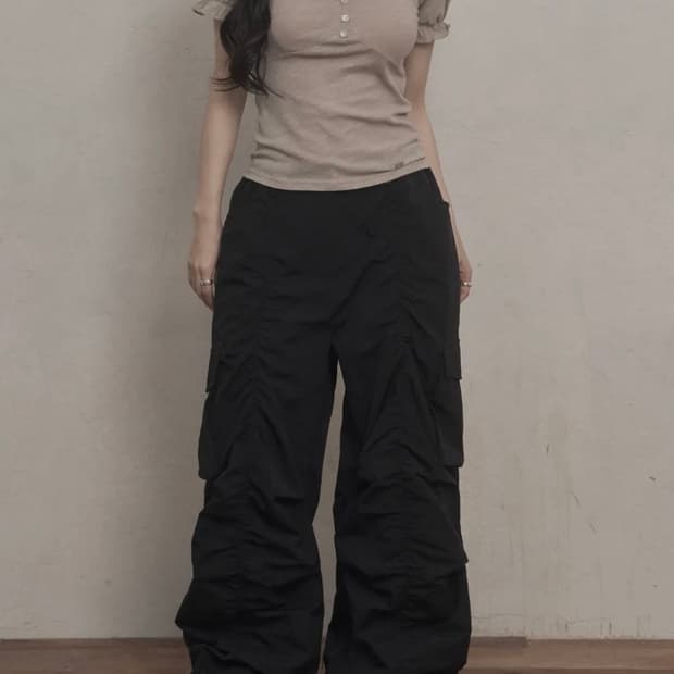 카키포인트 셔링 파라슈트 카고 와이드 팬츠 블랙 (원가 17만4천원)