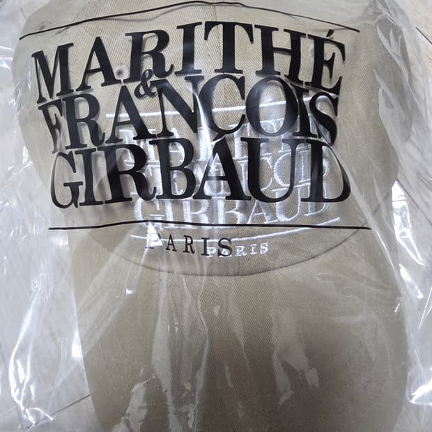 마리떼 프랑소와 저버 베이지 볼캡 