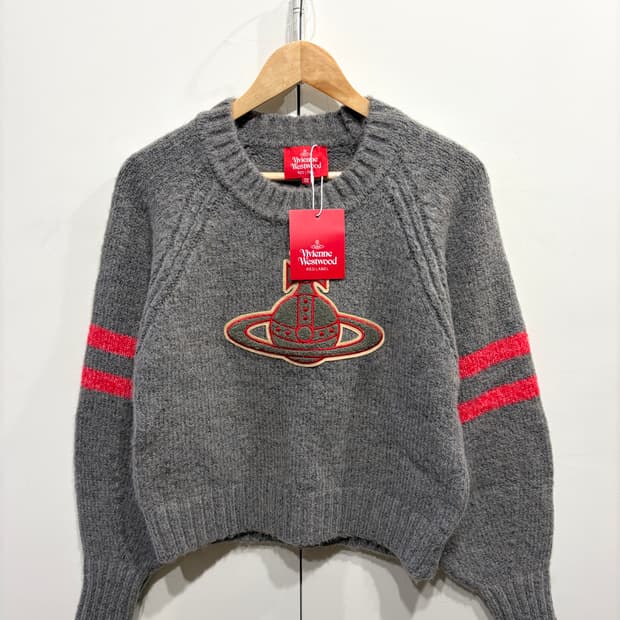 비비안웨스트우드 레드라벨 자수 패치 니트 스웨터