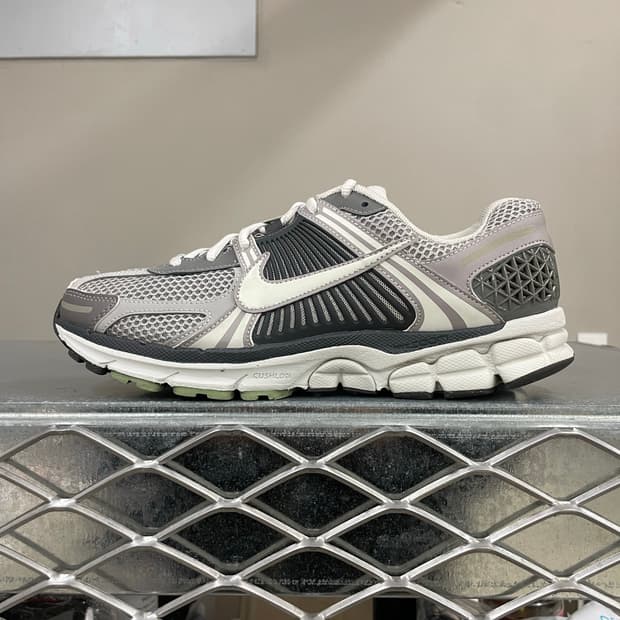 나이키 줌 보메로 5 코블스톤 앤 플랫 퓨터 270  (gr-4299)