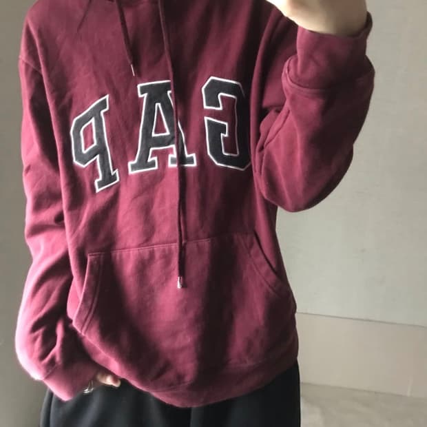 갭 버건디 후드티