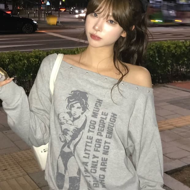 러브이즈트루 GT 원숄더 스웨트셔츠 그레이