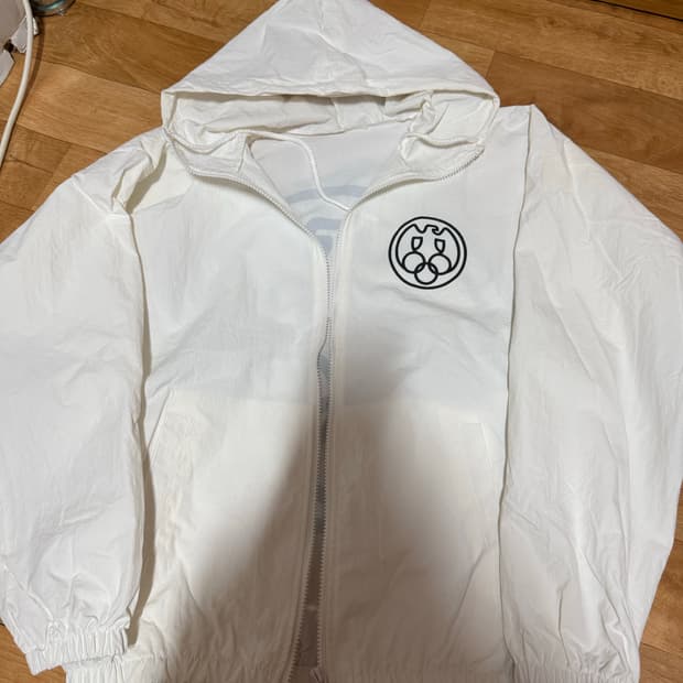 이지 고샤 바람막이 새제품 (하자있음) 1사이즈